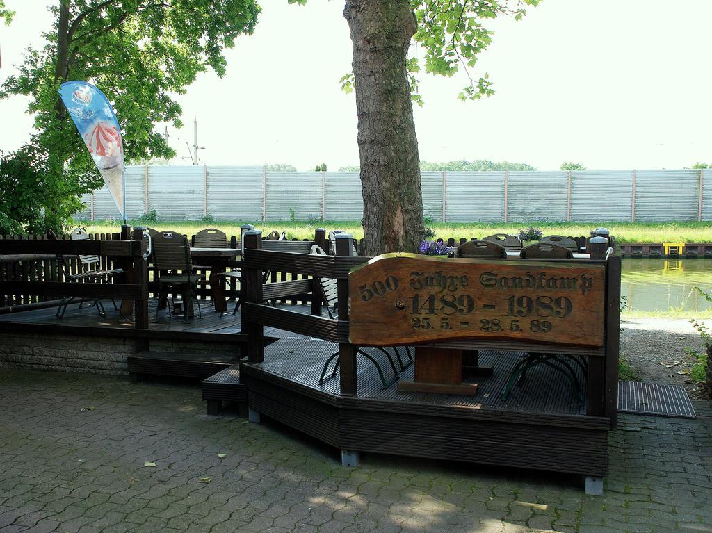 Alter Dorfkrug Am Kanal Wolfsburg Exterior foto